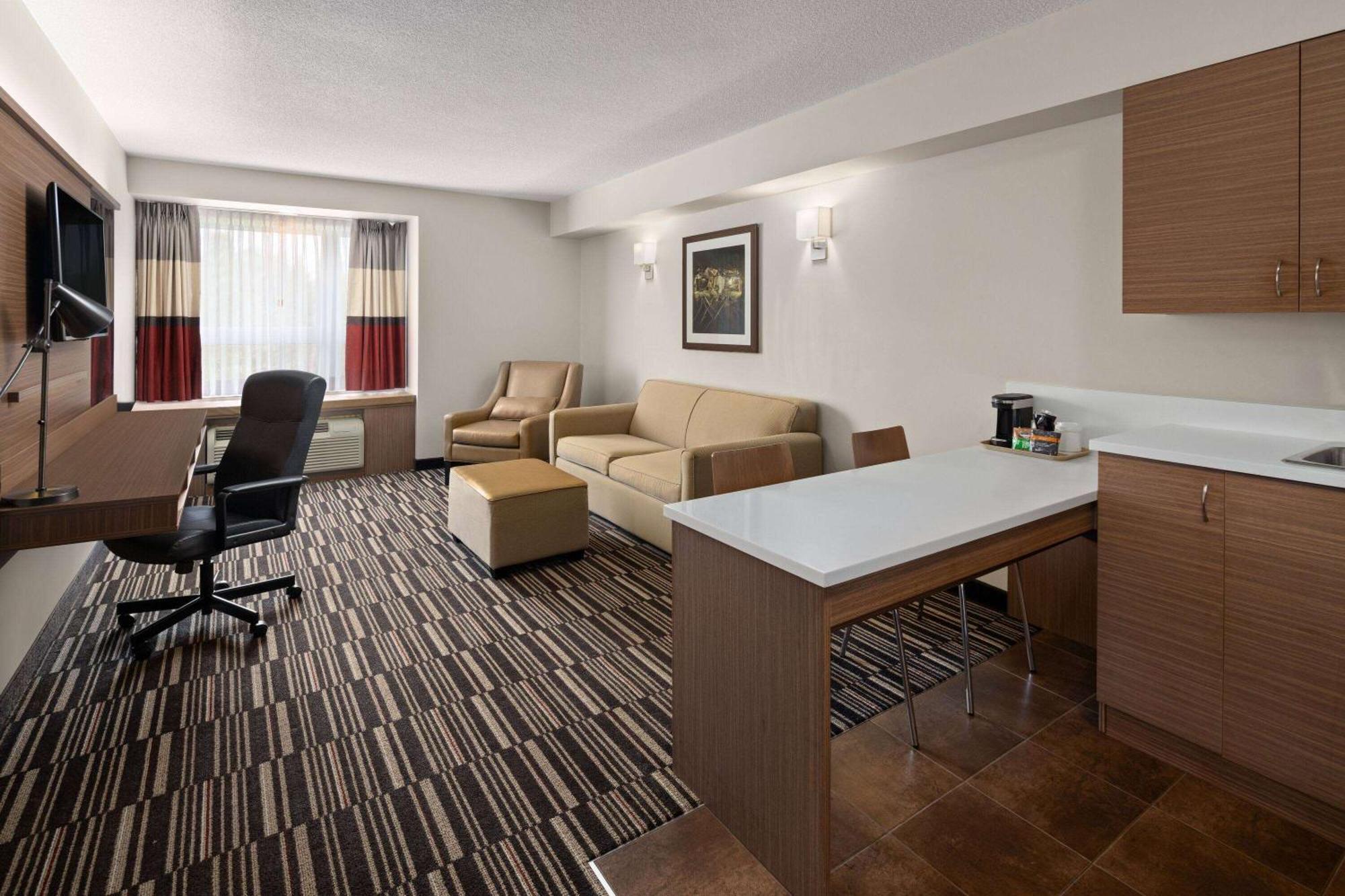 Microtel Inn & Suites By Wyndham Kirkland Lake Eksteriør bilde