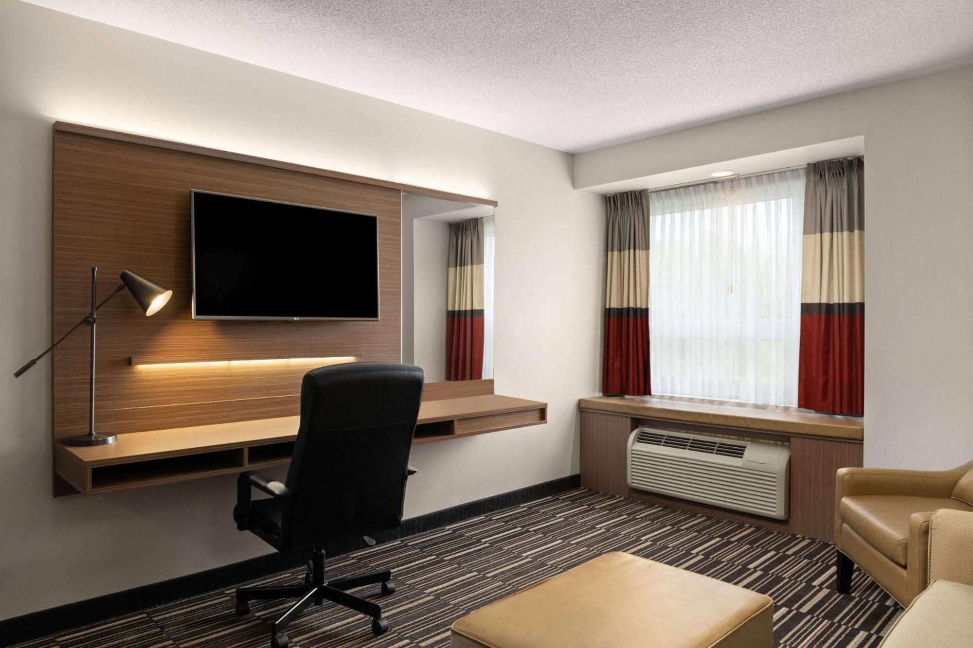 Microtel Inn & Suites By Wyndham Kirkland Lake Eksteriør bilde