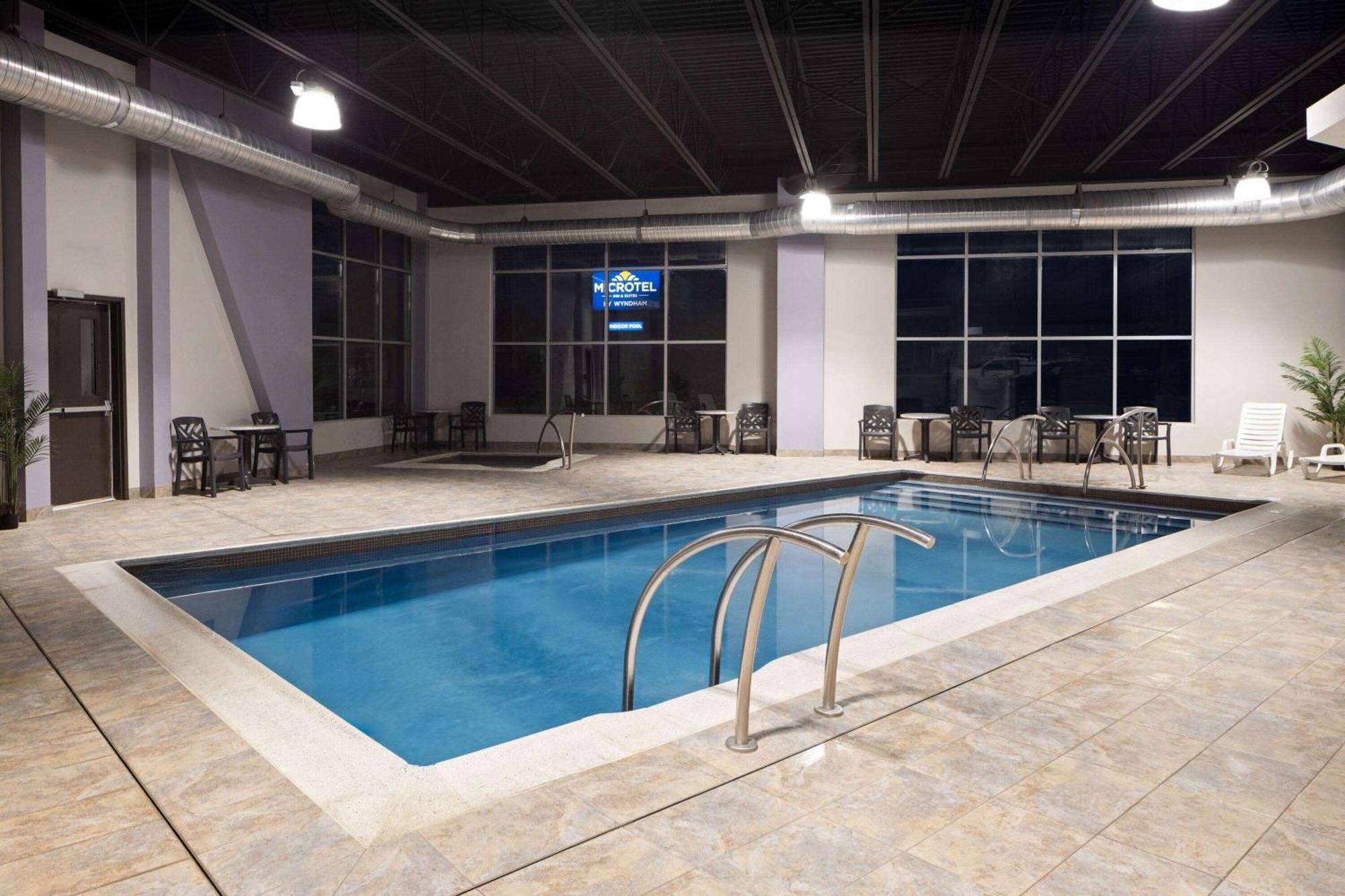 Microtel Inn & Suites By Wyndham Kirkland Lake Eksteriør bilde