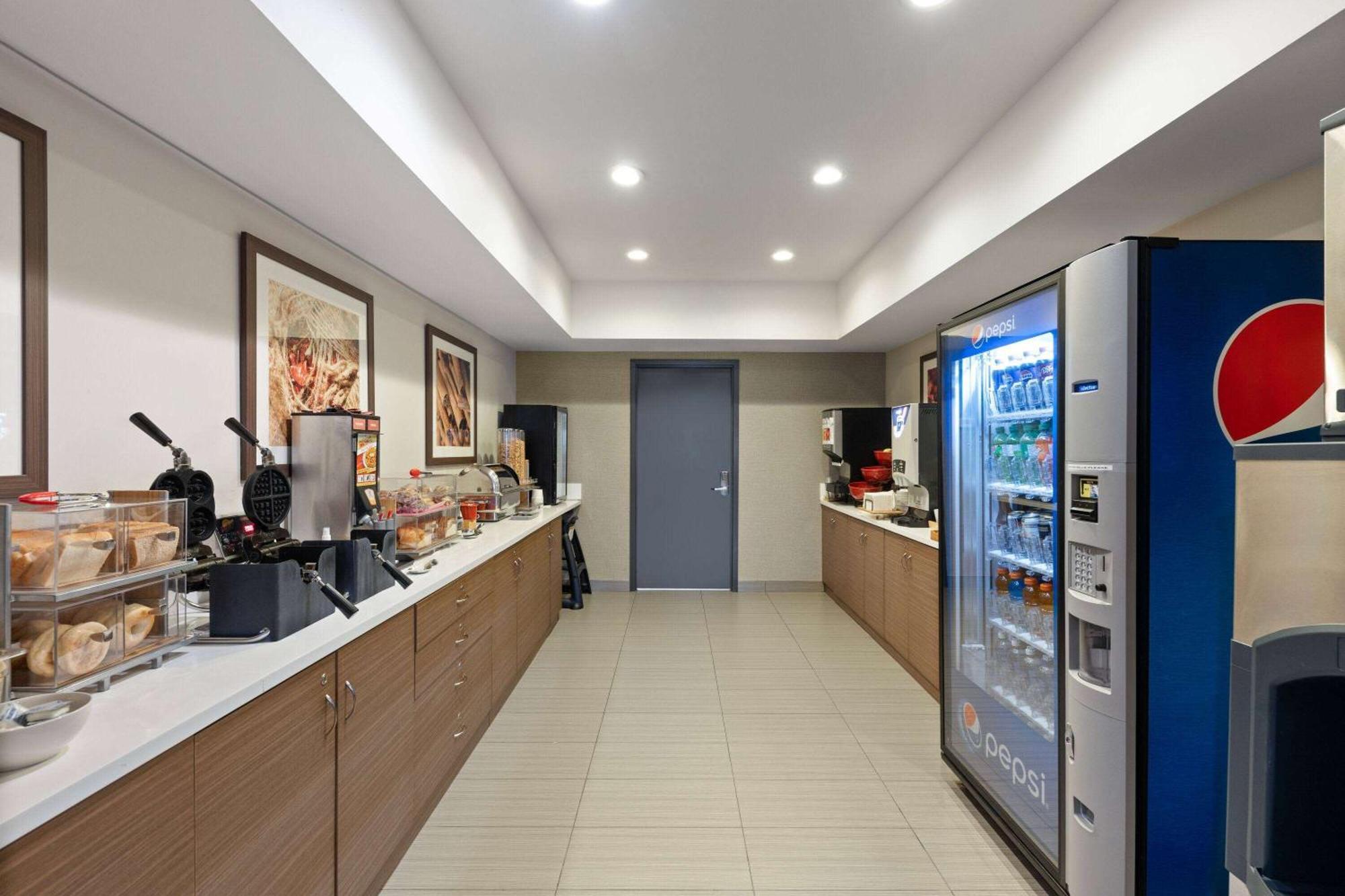 Microtel Inn & Suites By Wyndham Kirkland Lake Eksteriør bilde