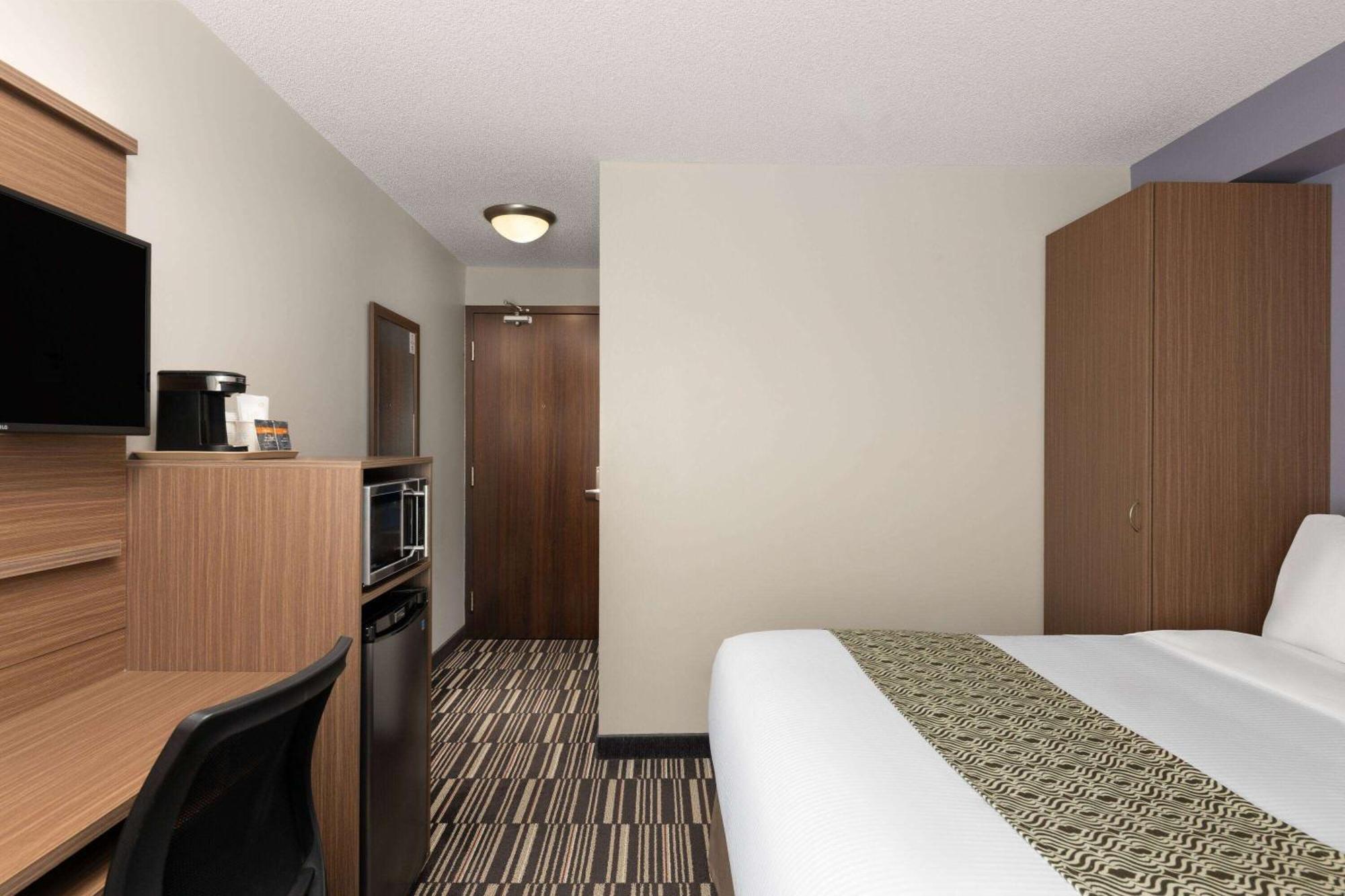 Microtel Inn & Suites By Wyndham Kirkland Lake Eksteriør bilde