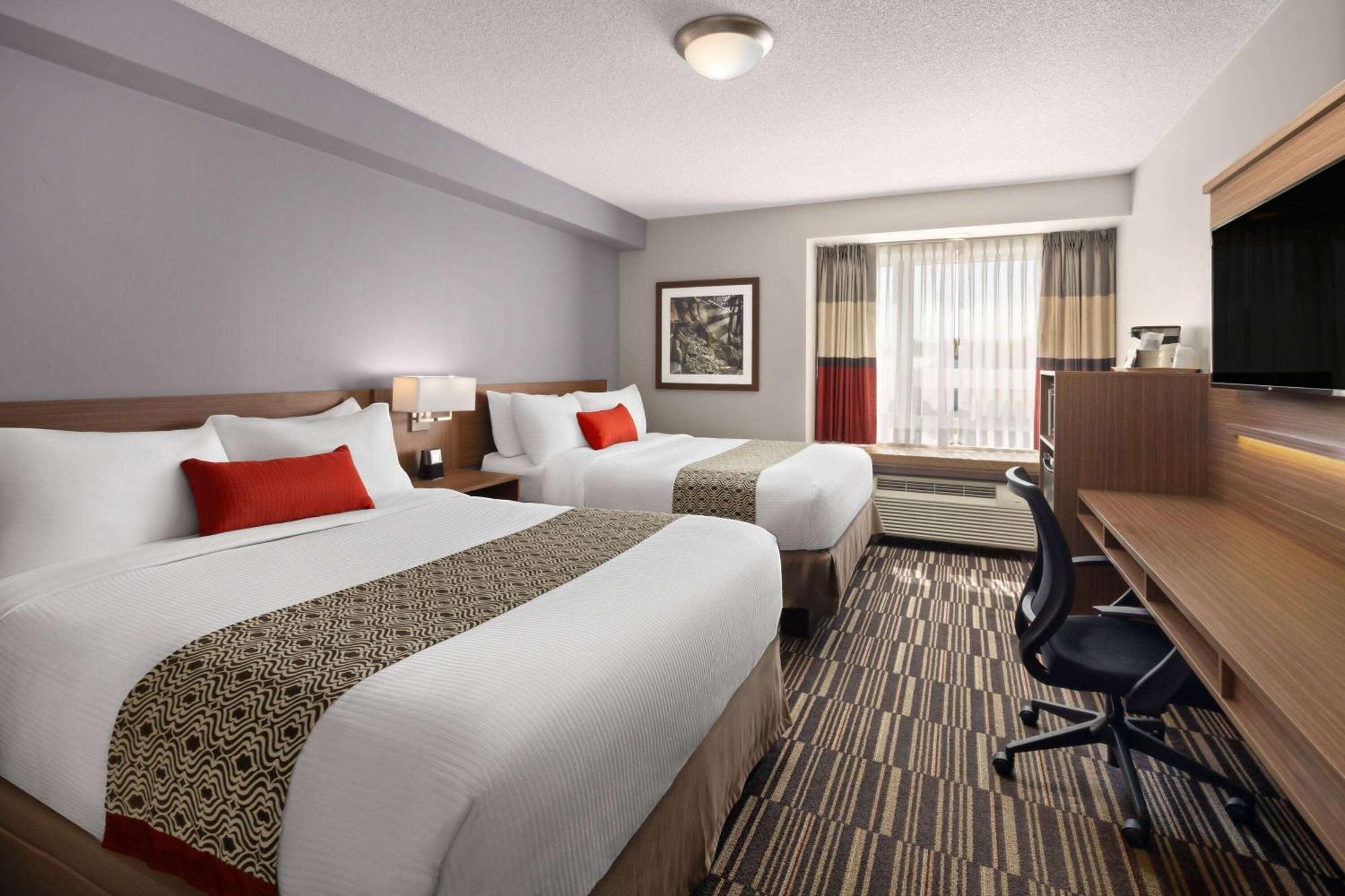 Microtel Inn & Suites By Wyndham Kirkland Lake Eksteriør bilde