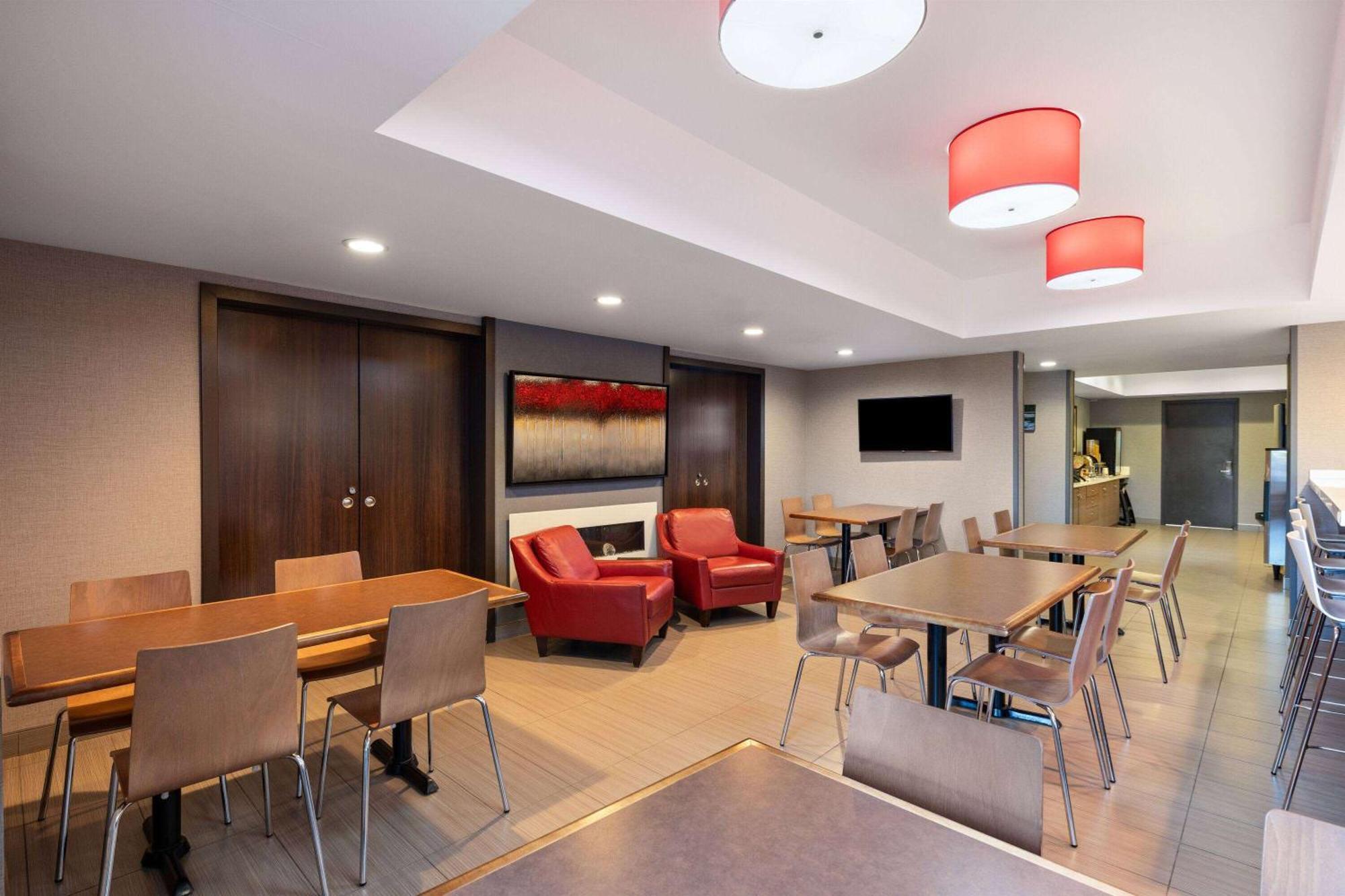Microtel Inn & Suites By Wyndham Kirkland Lake Eksteriør bilde