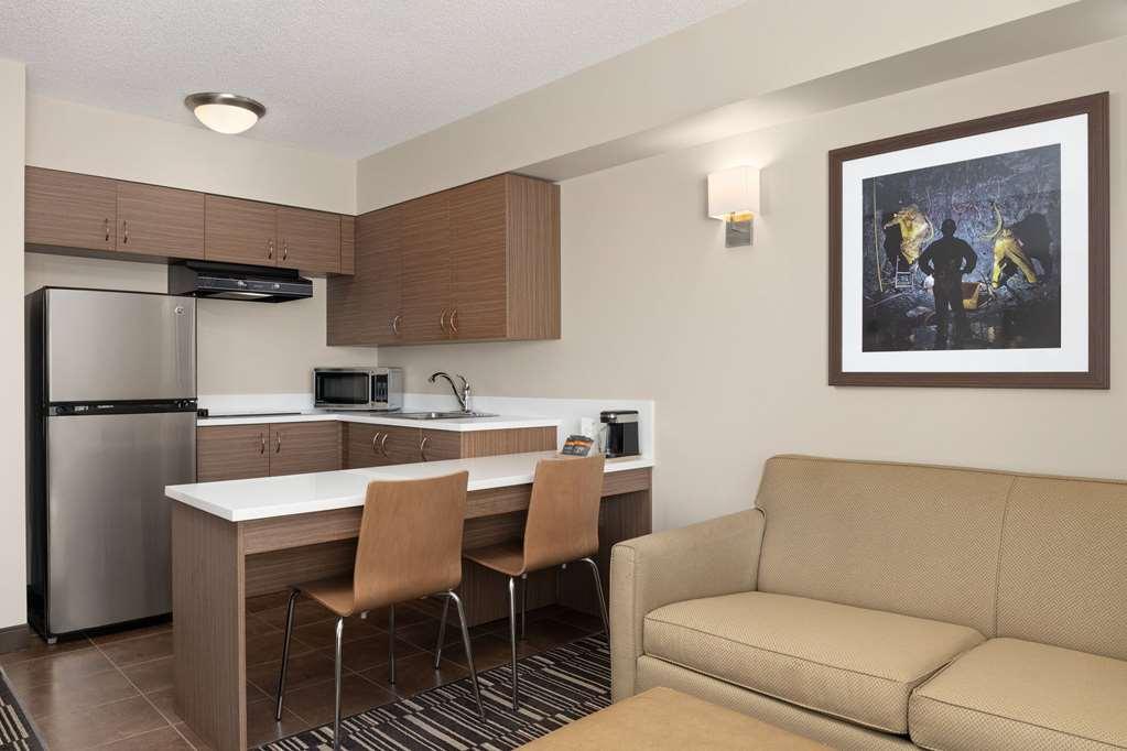 Microtel Inn & Suites By Wyndham Kirkland Lake Rom bilde